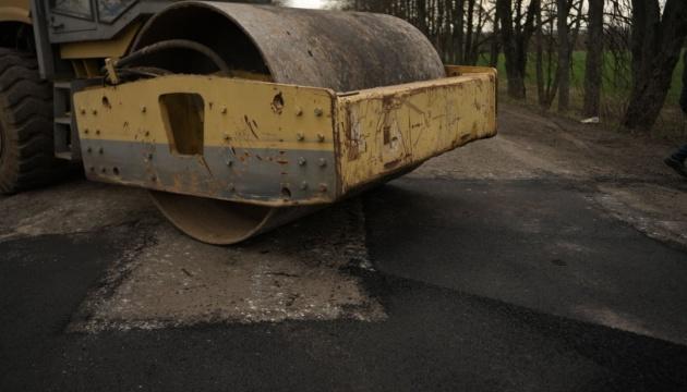 В Україні з початку року було відновлено більше 5,7 мільйона квадратних метрів дорожнього покриття.