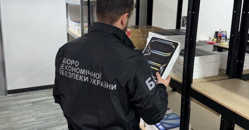 БЕБ розкрила схему ухилення від податків на 60 мільйонів гривень, пов'язану з популярною мережею магазинів електроніки. ФОТО.