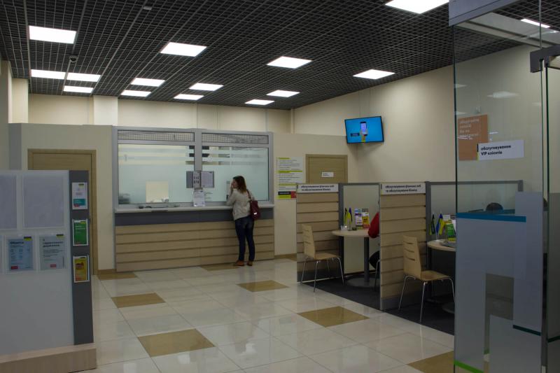 Обмеження НБУ перетворилися на пастку: українці страждають від цих лімітів.