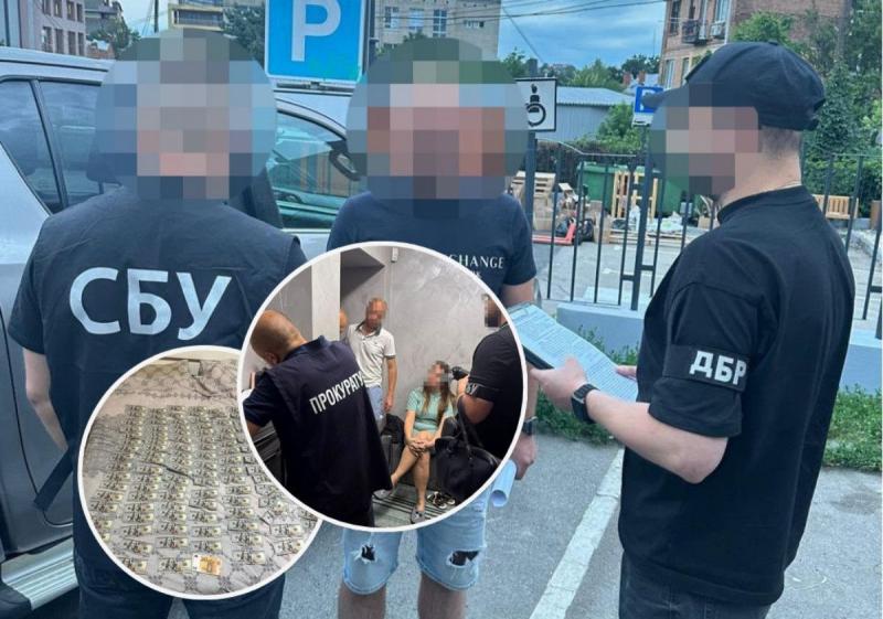 До 900 доларів за оформлення автомобіля: митника та його спільника затримали під час отримання хабара - 20 хвилин.