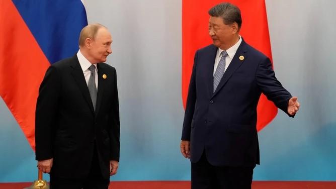 Китай активно розглядає можливі зміни у владі Росії після відходу Путіна, повідомляє WSJ.