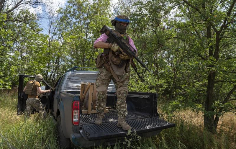 Пікапи для Збройних Сил України: чому їх досі не виготовляють в нашій країні та які чинники цьому перешкоджають.