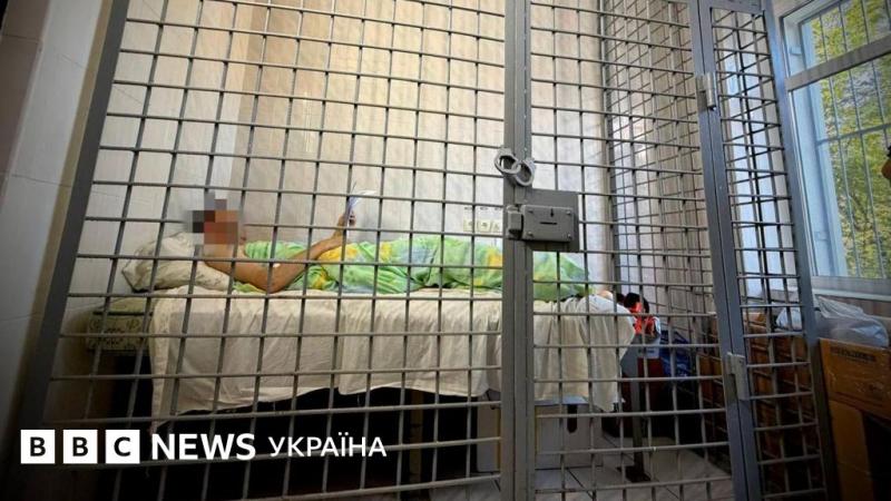 Прокуратура висунула звинувачення організатору військової виставки поблизу Києва, внаслідок російського обстрілу якої загинуло 10 осіб.