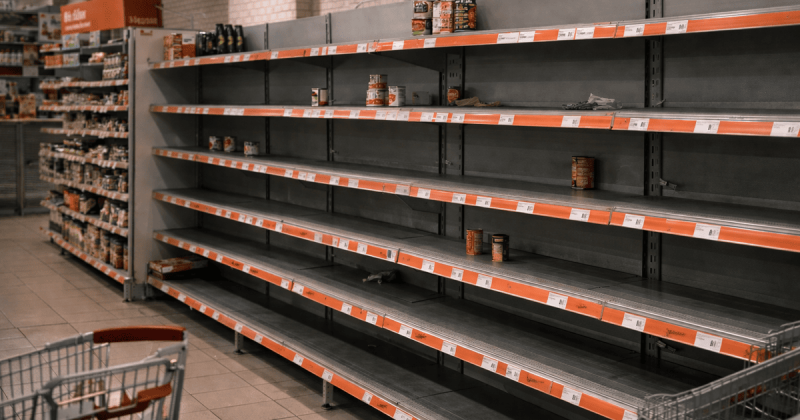 Росія руйнує склади з продуктами: чи опиняться українці без їжі?