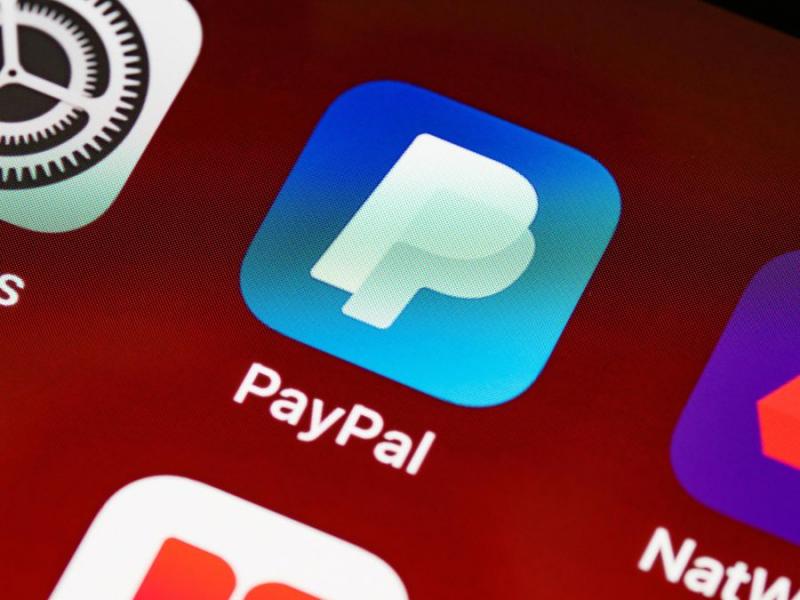 PayPal зазнав зниження вартості на 13%, тоді як Stripe скасував угоду на 53 мільярди доларів.