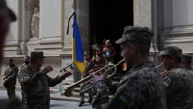 Львів віддасть останню шану двом загиблим військовим.