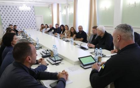 Пункти теплового забезпечення, соціальні вигоди та укриття: як столиця України спільно з підприємцями готується до зимового сезону.