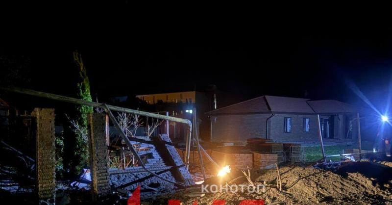 Російські війська завдали удару по Конотопу та Запоріжжю, внаслідок чого постраждали дитячі садки, навчальні заклади, медичні установи та важливий торговий центр.