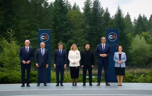 Зеленський підсумував результати саміту Карпатської вісімки.