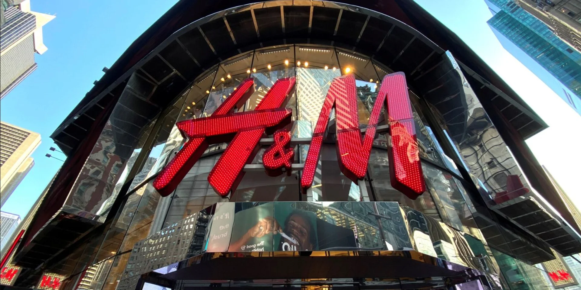 Пастка за $5: Чому H&M протягом багатьох років зазнає мільйонних втрат від торгівлі вживаним одягом.