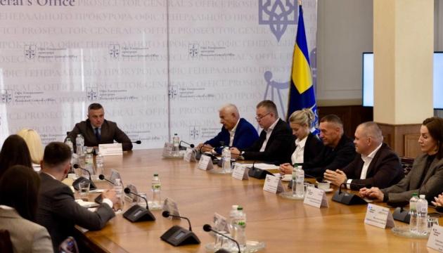 В.о. генпрокурора провів зустріч з представниками бізнесу, під час якої було розглянуто доцільність проведення обшуків та конфіскації майна.