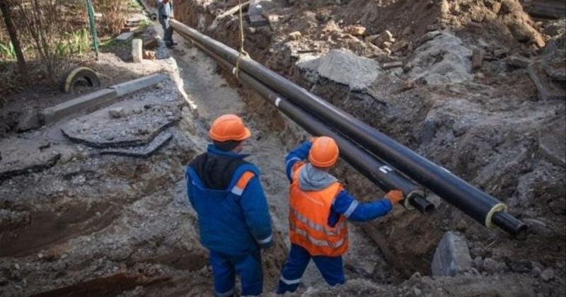 У Києві компанія, заснована екс-водієм, без проведення тендерів отримала контракти на мільярди гривень для реалізації проекту з будівництва теплотраси.