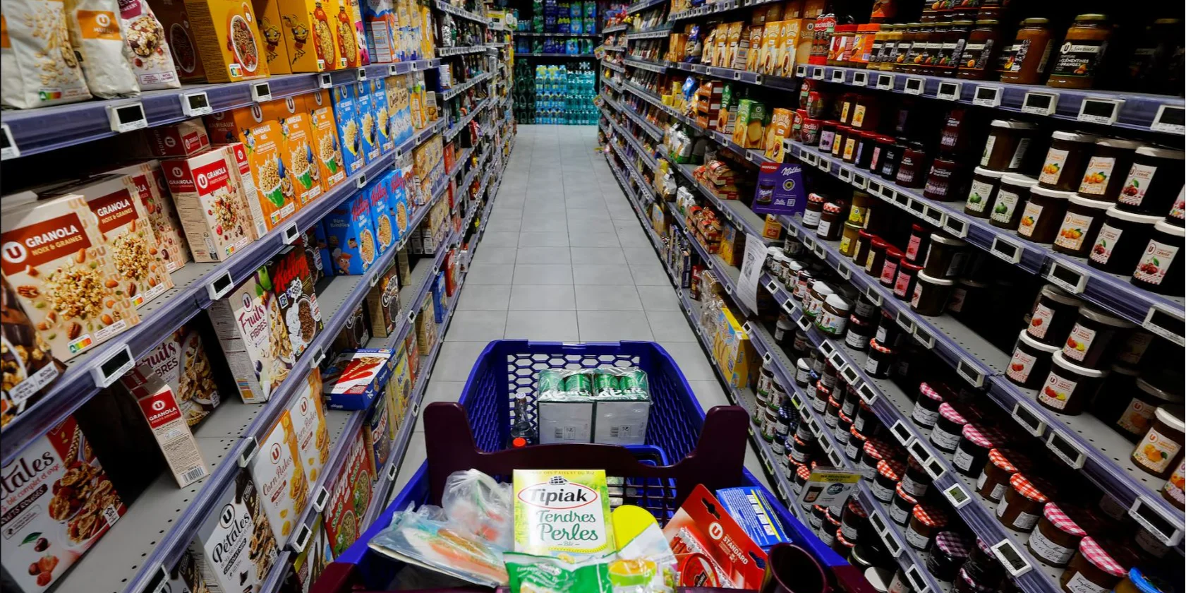 Сховане підвищення цін у супермаркетах: чому виробники продуктів активно зменшують обсяги упаковки товарів.